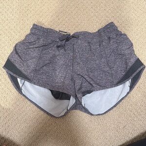 Lululemon Hotty Hot 2.5" heathered black size 8